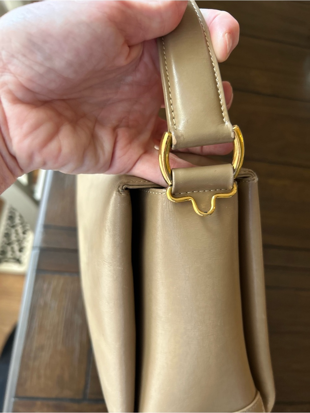 Gucci Ivory/Beige Top-Handle Handbag with Gold-Tone Closure - Picture 11 of 12